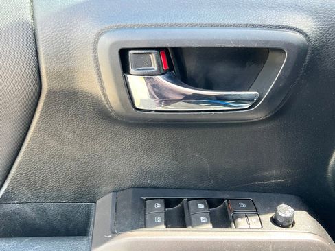 Used 2018 Toyota Tacoma TRD Sport w/ Technology Package AWD/4WD image 10