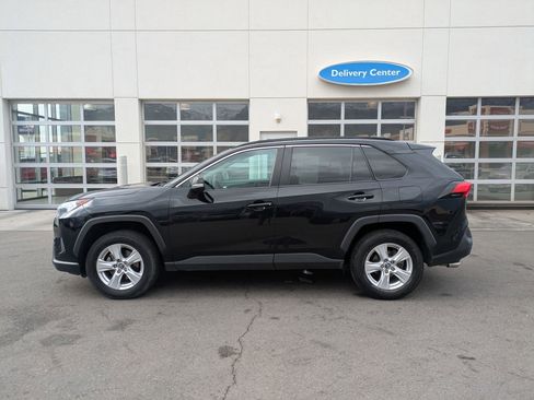 Used 2019 Toyota RAV4 XLE image 9