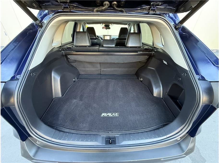 Used 2021 Toyota RAV4 XLE Premium w/ Carpet Mat Package (TMS) AWD/4WD image 22