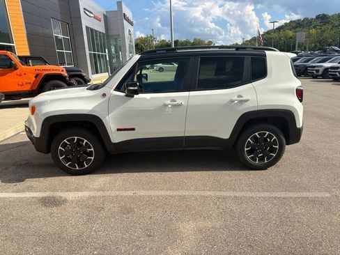 Used 2023 Jeep Renegade Trailhawk w/ Trailhawk Elite Group AWD/4WD image 4
