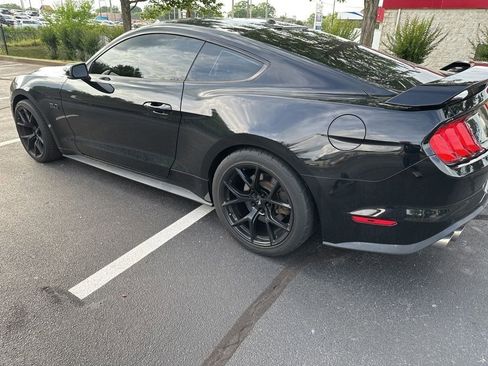 Used 2018 Ford Mustang GT Premium w/ GT Performance Package RWD image 6