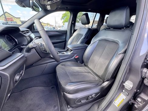 Used 2024 Jeep Grand Cherokee Altitude RWD image 13