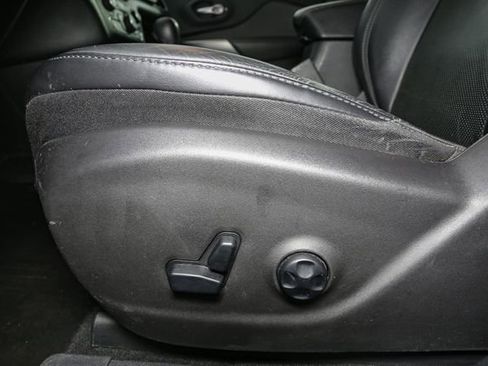 Used 2019 Jeep Cherokee Limited AWD/4WD image 39