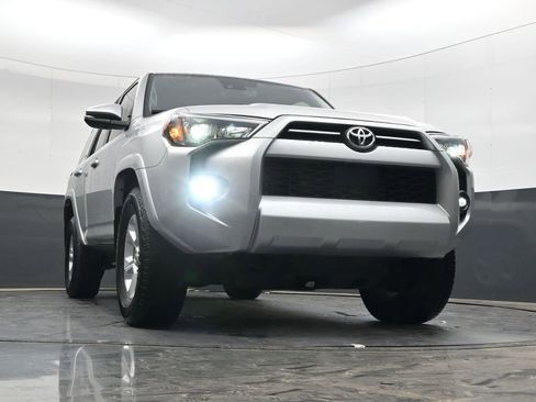 Used 2022 Toyota 4Runner SR5 Premium w/ Moonroof Package RWD image 37