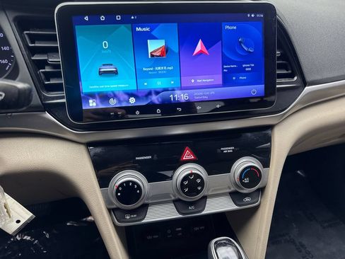 Used 2019 Hyundai Elantra SE FWD image 50