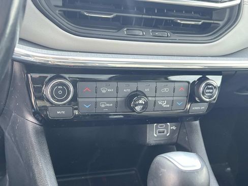 Used 2022 Jeep Compass Limited w/ Sun and Sound Group AWD/4WD image 21
