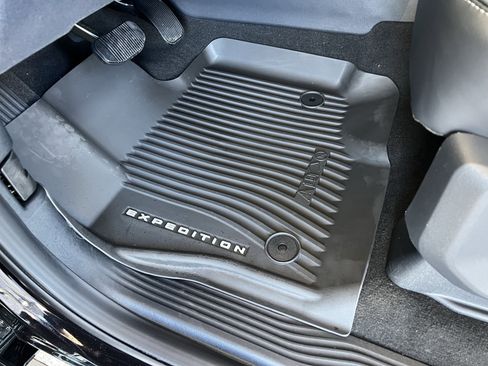 New 2025 Ford Expedition Platinum w/ Stealth Appearance Package image 17