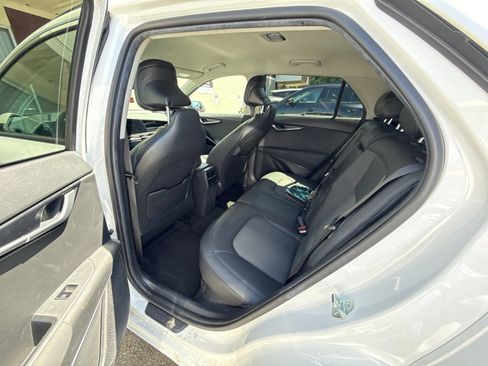 Certified 2023 Kia Niro EX FWD image 6