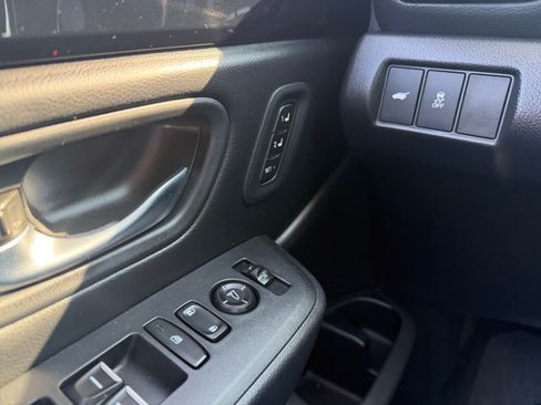 Used 2025 Honda Pilot Touring image 25