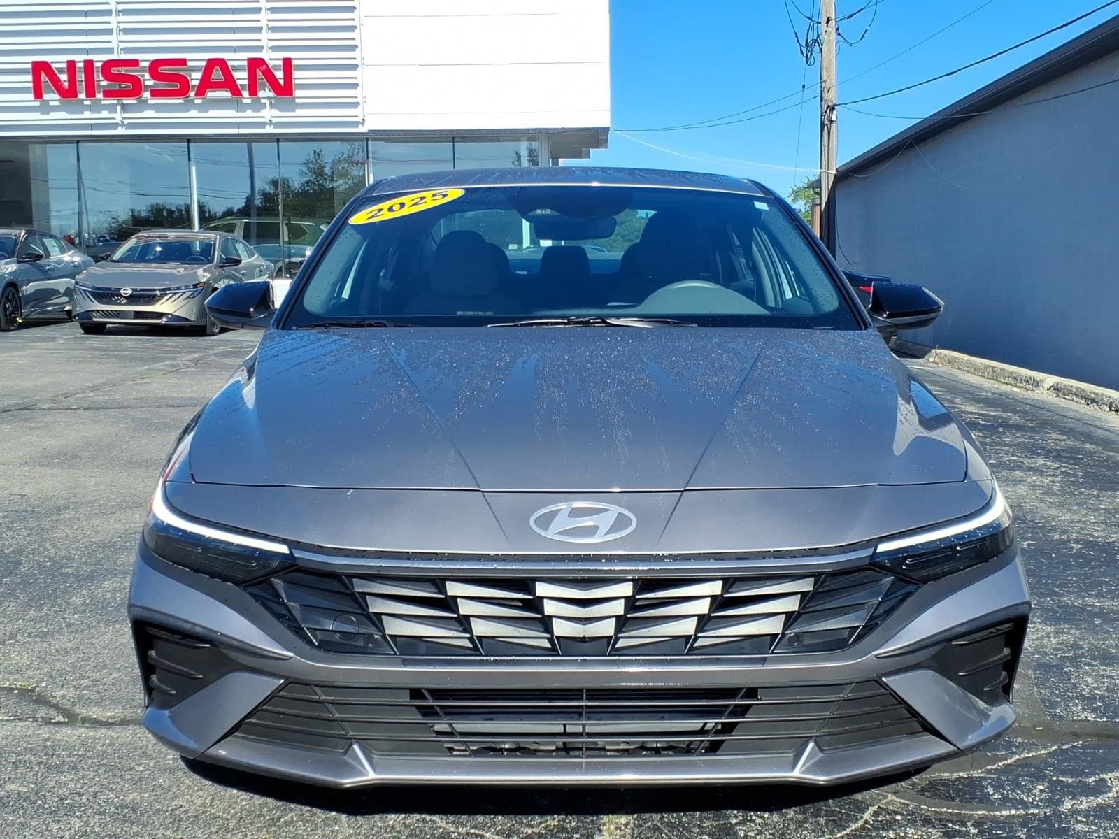 Used 2025 Hyundai Elantra Sport FWD image 2