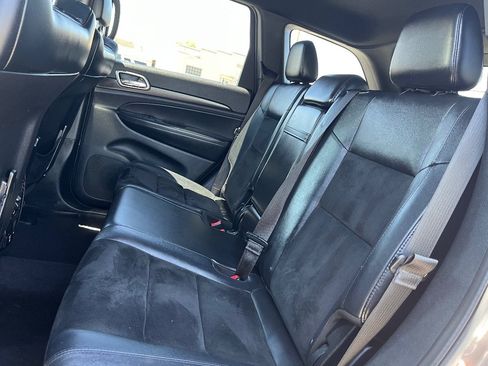 Used 2017 Jeep Grand Cherokee Altitude RWD image 29