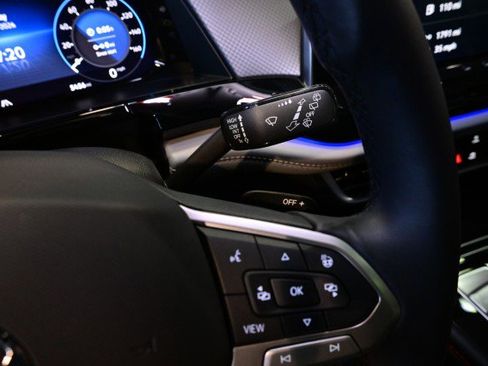 Used 2024 Volkswagen Atlas Peak Edition SE image 42