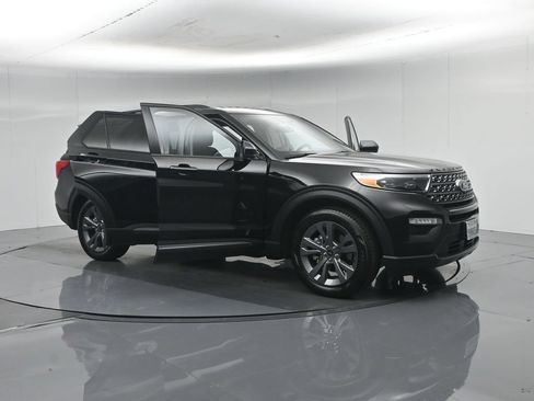 Used 2023 Ford Explorer XLT w/ Equipment Group 202A RWD image 38