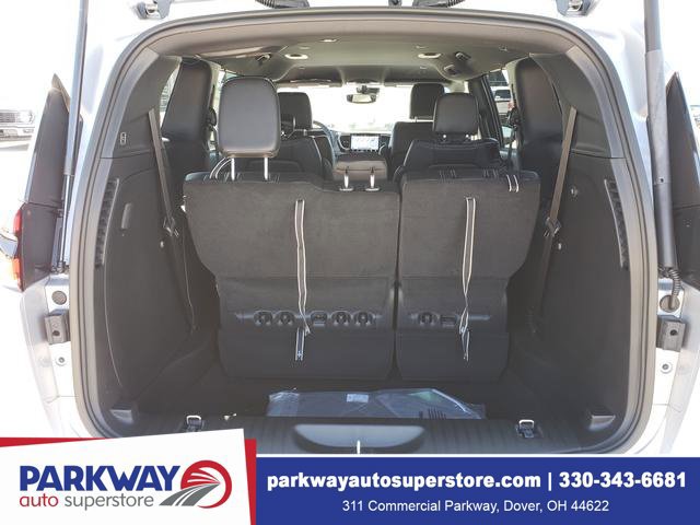 New 2026 Chrysler Pacifica Select AWD/4WD image 9