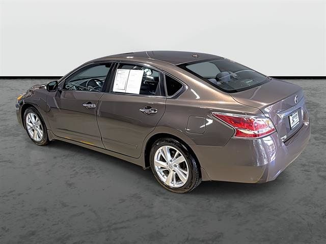 Used 2015 Nissan Altima 2.5 SV w/ Convenience Package FWD image 2