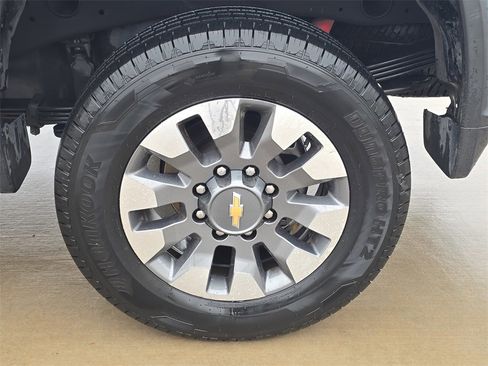 Used 2024 Chevrolet Silverado 2500 Custom w/ Custom Value Package image 32