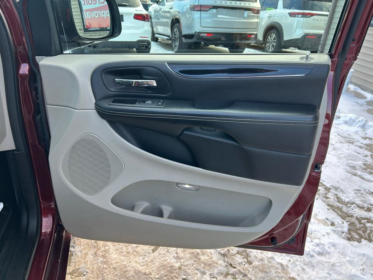Used 2018 Dodge Grand Caravan SXT FWD image 14