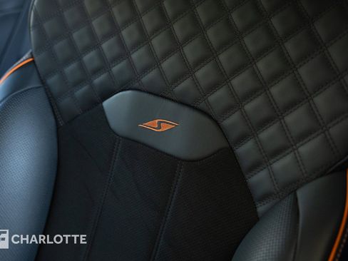 Used 2025 Bentley Bentayga image 21