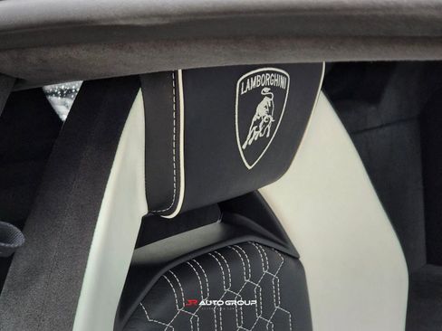 Used 2024 Lamborghini Revuelto AWD/4WD image 18