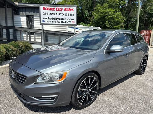 Used 2017 Volvo V60 T5 Premier w/ Convenience Package FWD image 5