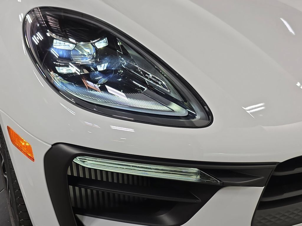 Certified 2026 Porsche Macan S AWD/4WD image 12
