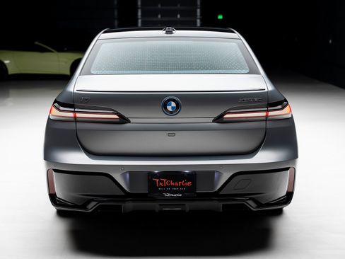 Used 2023 BMW i7 xDrive60 image 24