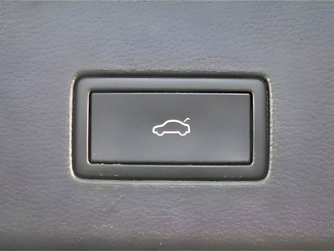 Used 2021 Volkswagen Atlas Cross Sport SE image 14