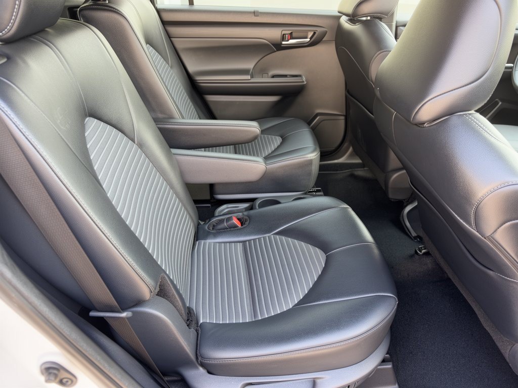 Used 2024 Toyota Highlander XSE FWD image 29