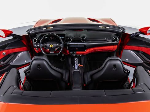 Certified 2019 Ferrari Portofino RWD image 22
