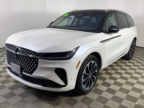 Used 2024 Lincoln Nautilus Reserve image 2