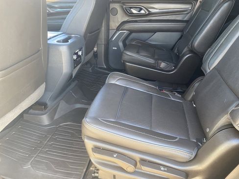 Used 2021 GMC Yukon Denali w/ Denali Premium Package image 18