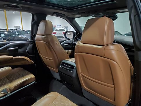 Used 2022 Cadillac Escalade ESV Premium Luxury AWD/4WD image 21
