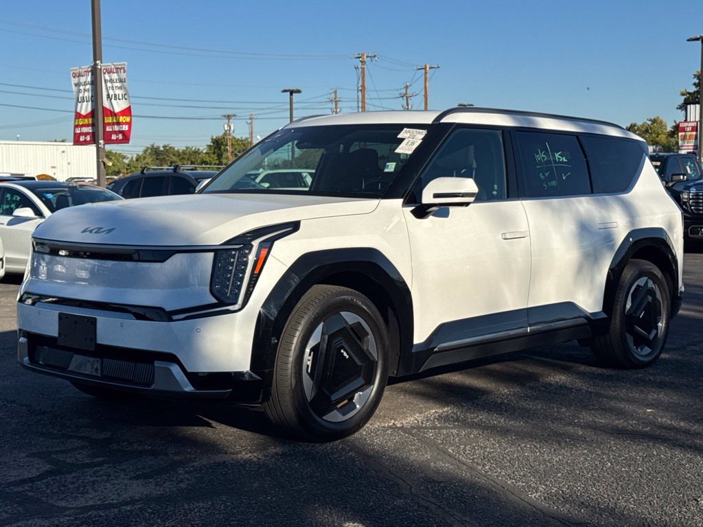 Used 2024 Kia EV9 Land AWD/4WD image 4