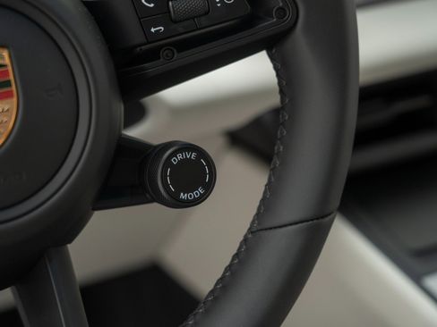 New 2026 Porsche Macan Electric RWD image 28