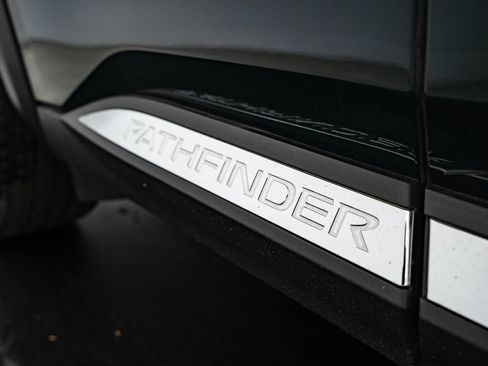 Used 2023 Nissan Pathfinder Platinum AWD/4WD image 16