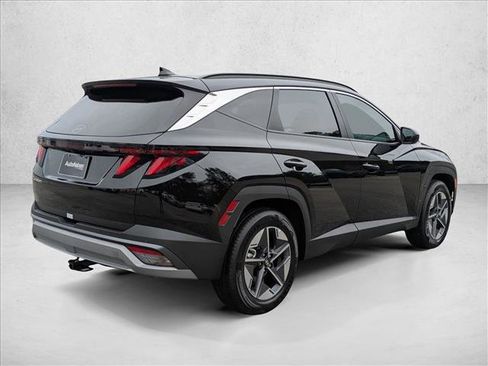 Certified 2025 Hyundai Tucson SEL FWD image 2