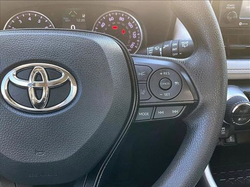 Used 2020 Toyota RAV4 XLE image 21