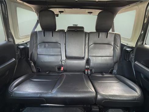 Used 2023 Jeep Wrangler Unlimited Sahara w/ Cold Weather Group AWD/4WD image 17