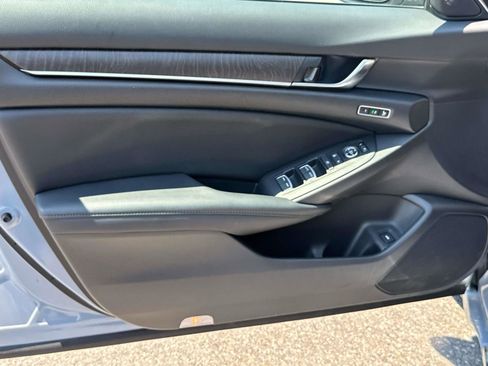 Used 2022 Honda Accord Touring image 16