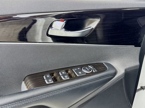 Used 2019 Kia Sorento EX FWD image 13