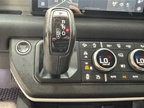 Used 2020 Land Rover Defender 110 SE image 27