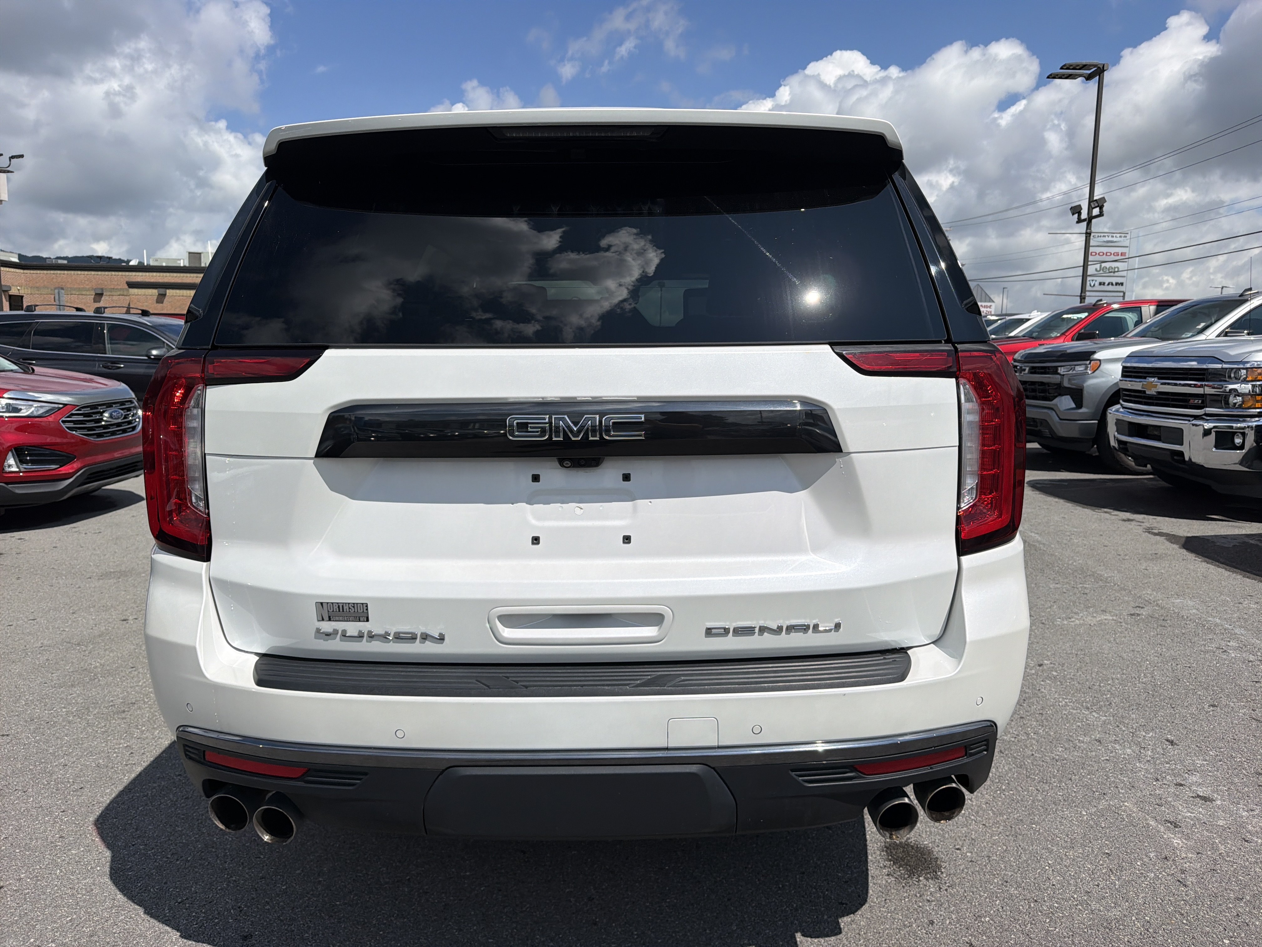 Used 2024 GMC Yukon Denali Ultimate AWD/4WD image 7