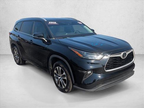 Used 2022 Toyota Highlander XLE image 5