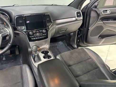 Used 2019 Jeep Grand Cherokee Altitude AWD/4WD image 24