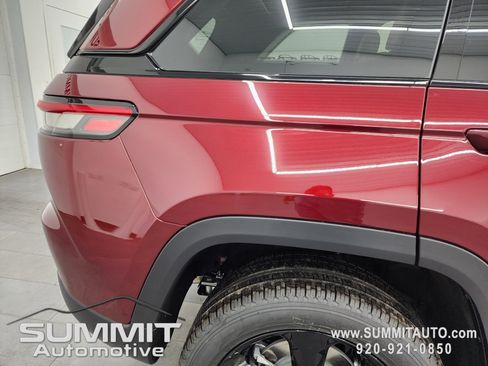 New 2025 Jeep Grand Cherokee Limited w/ Black Appearance Package image 24