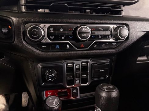Used 2024 Jeep Wrangler Unlimited AWD/4WD image 19