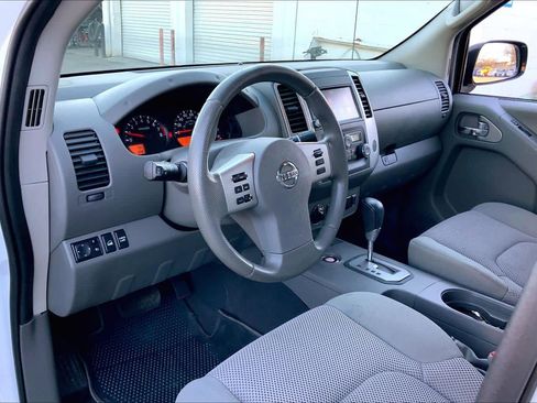 Used 2020 Nissan Frontier SV image 16