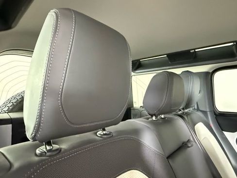 Used 2024 Land Rover Defender 110 X-Dynamic SE image 28