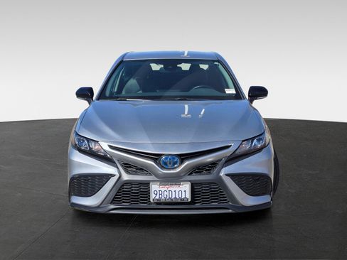 Used 2022 Toyota Camry SE w/ Convenience Package image 2