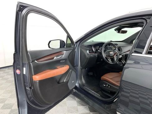 Used 2022 Cadillac XT5 Premium Luxury w/ Technology Package AWD/4WD image 27